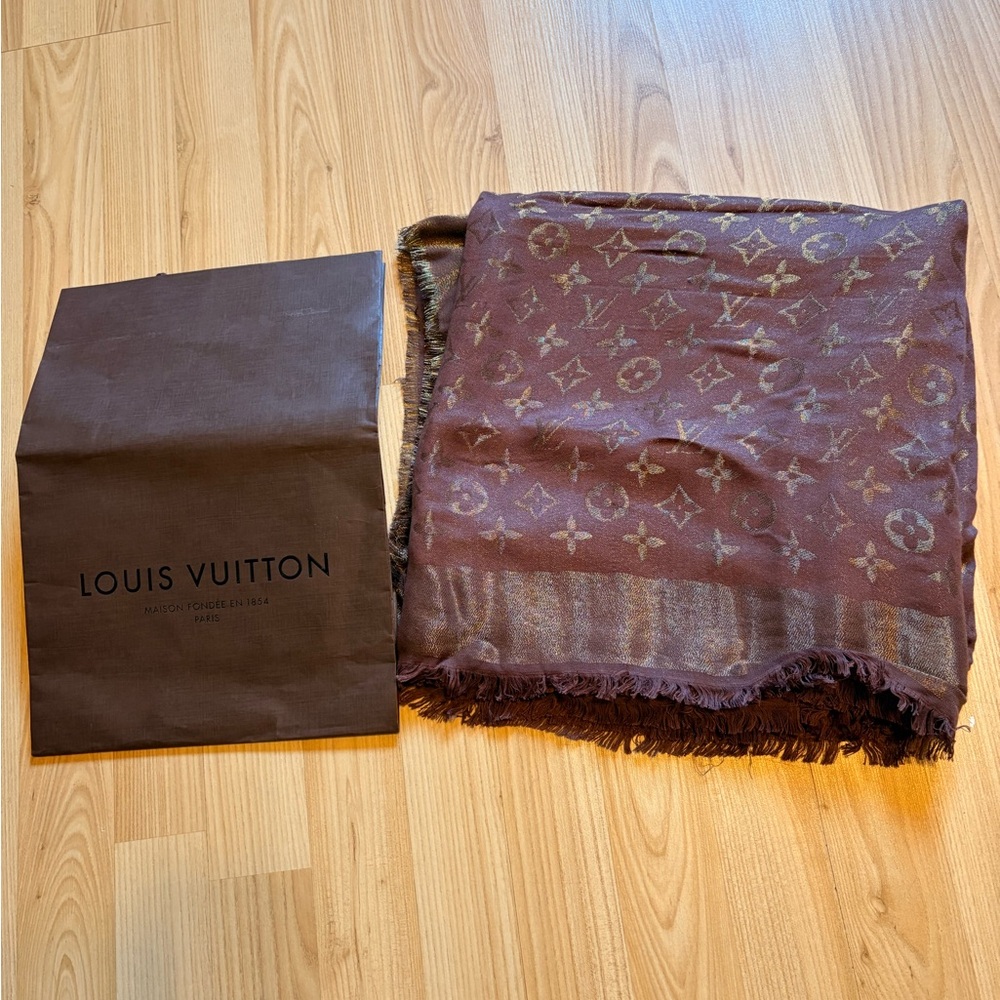 Louis Vuitton silk/wool scarf. Like new. 56x56 inches.